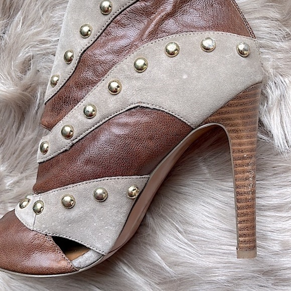 Nine West Gold Studded Tan Open Toe Heels - Picture 3 of 8